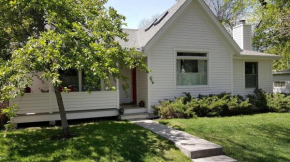 Intown Contemporary Prime Street, Fenced Yard, Bright And Open Concept Design